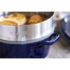La Cocotte, Cocotte Med dampindsats 26 cm / 5,25 l, Rund, M&oslash;rk-Bl&aring;, St&oslash;bejern, small 4