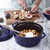 La Cocotte, Cocotte 24 cm / 3,7 l, Rund, M&oslash;rk-Bl&aring;, St&oslash;bejern, small 5