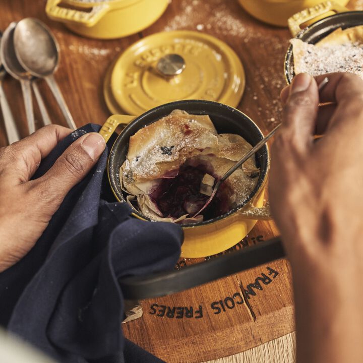 Cast Iron, 0.25 qt, Mini Round Dutch Oven, citron, large 3